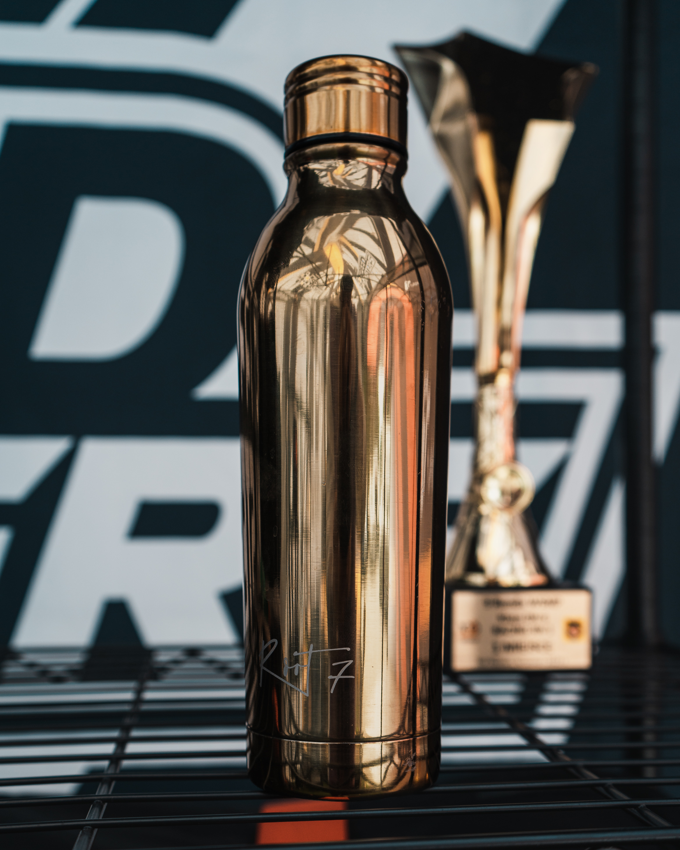 Butelka na wodę od Root7 Gold 